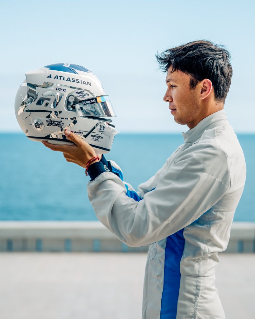 Casco Albon standard 2026