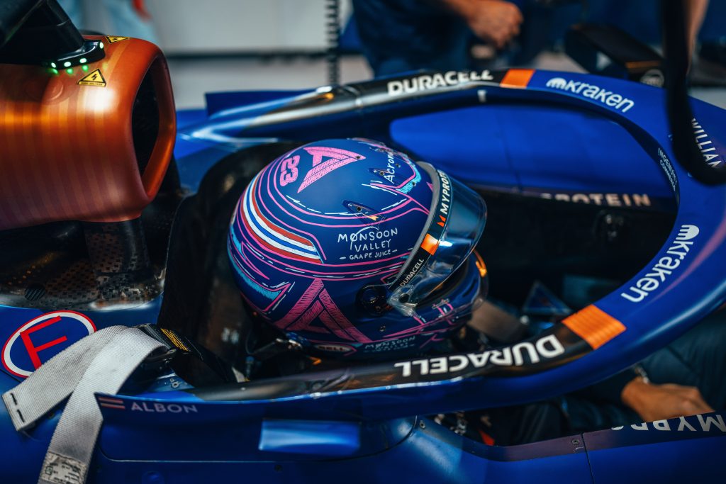 Casco Albon Abu Dhabi 2023