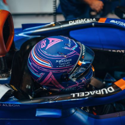 Casco Albon Abu Dhabi 2023