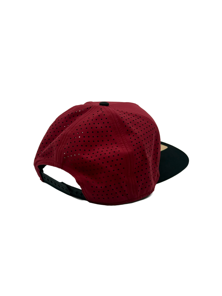 Cappello bordeaux con visiera